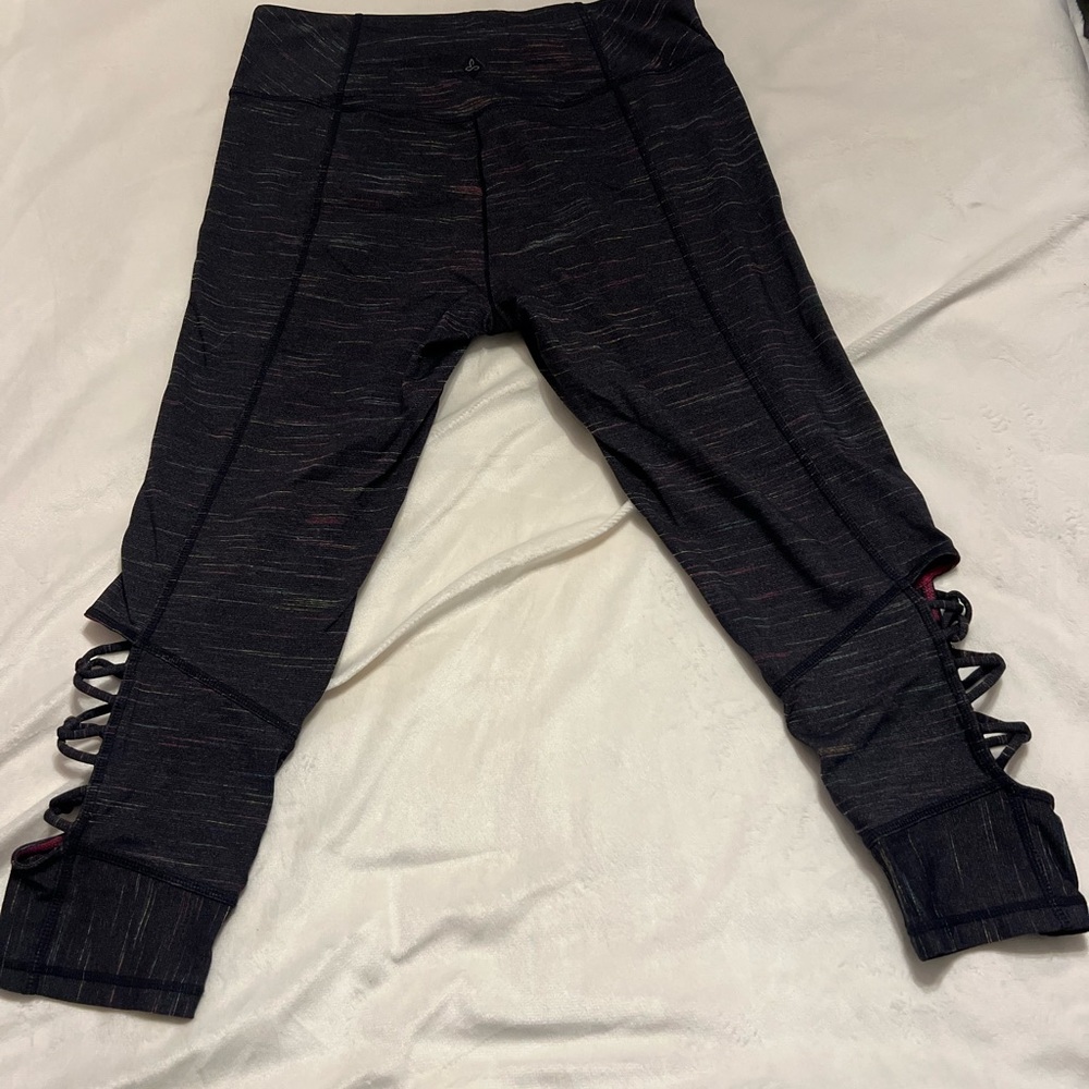 Prana Black Capri Leggings with Pattern